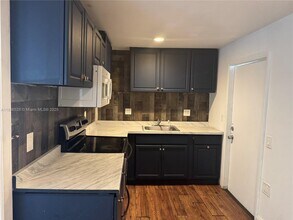 1104 NW 64th St in Miami, FL - Building Photo - Building Photo