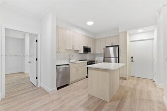 10170 SW 7th St, Unit 38-208 in Pembroke Pines, FL - Building Photo - Building Photo