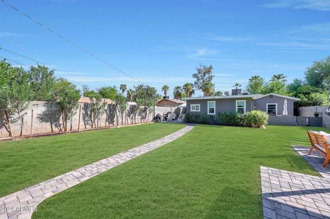 property at 2230 E Clarendon Ave