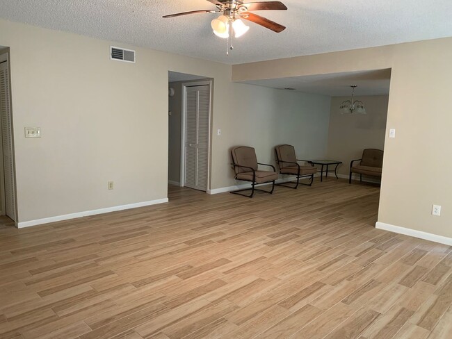 7821 Niagara Ave in Tampa, FL - Building Photo - Building Photo