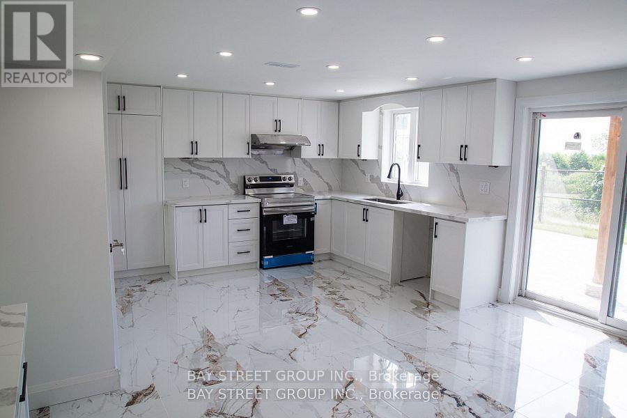 44 Marlene Johnston Dr in East Gwillimbury, ON - Building Photo