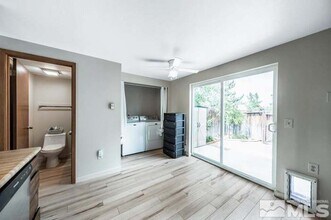 1265 Redwood Cir in Gardnerville, NV - Foto de edificio - Building Photo