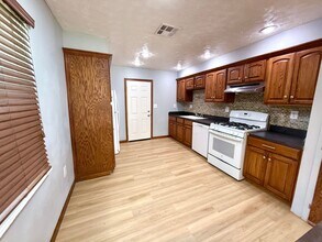 501 E Harmon Dr in Midwest City, OK - Building Photo - Building Photo
