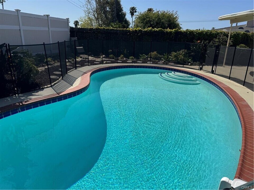 2414 Robalo Ave in Los Angeles, CA - Building Photo