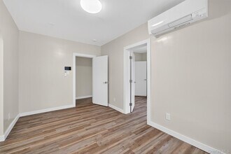 303 Main St in Hurleyville, NY - Foto de edificio - Building Photo