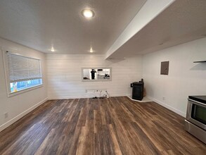 1302 Sunrise Ln in Farmington, UT - Foto de edificio - Building Photo