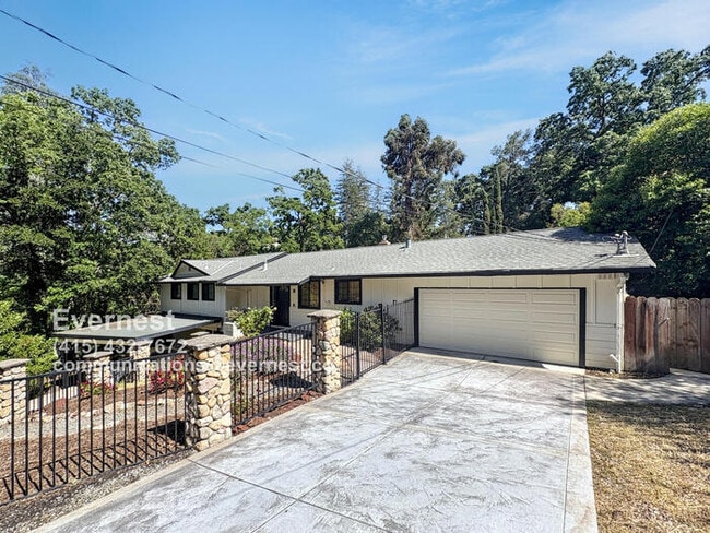 18 Pueblo Ct in Alamo, CA - Building Photo - Building Photo