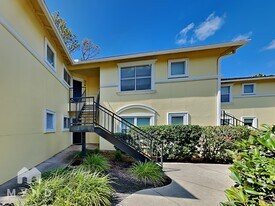 1800 The Greens Way in Jacksonville Beach, FL - Building Photo