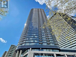 585-1585 Bloor St E in Toronto, ON - Building Photo - Building Photo
