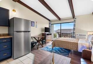 100 Getaway Cir in Kimberling City, MO - Foto de edificio - Building Photo