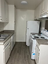 8135 Langdon Ave in Los Angeles, CA - Building Photo - Building Photo
