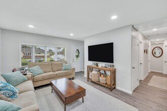 1004 N Delaware Ave in Lindenhurst, NY - Building Photo - Building Photo