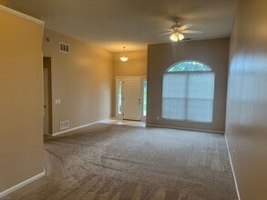 12201 Walden View in Country Club, MO - Foto de edificio - Building Photo