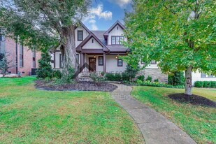 210 38th Ave N in Nashville, TN - Building Photo