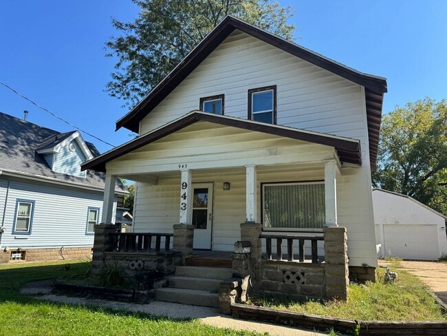 property at 943 Moore St