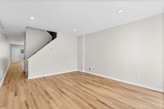 2524 E Fayette St in Baltimore, MD - Building Photo - Building Photo
