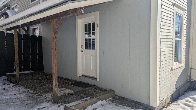 4401 US Route 5 N, Unit 1 in St Johnsbury, VT - Foto de edificio - Building Photo