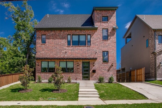 property at 400 N Denver St