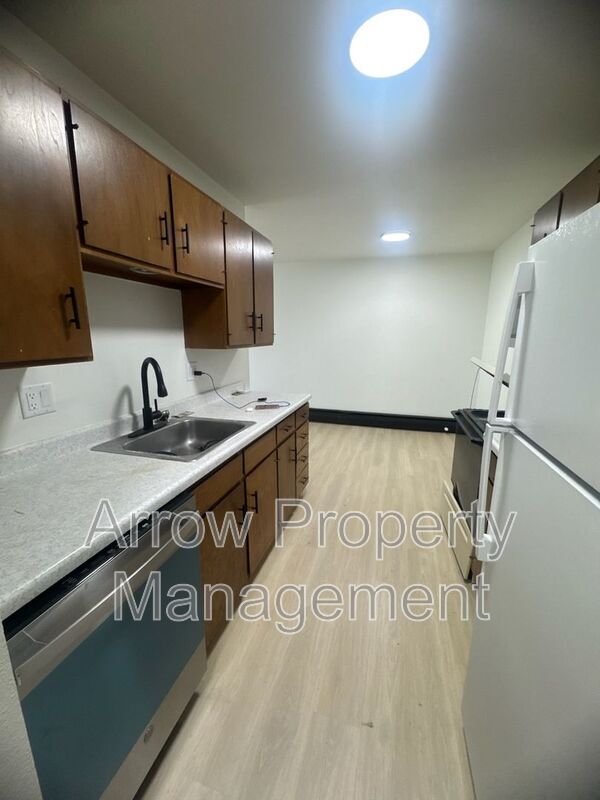 property at 215 E Arbor Ave