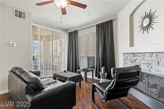 7143 S Durango Dr in Las Vegas, NV - Building Photo - Building Photo