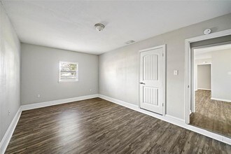105 Plum St in La Marque, TX - Building Photo - Building Photo