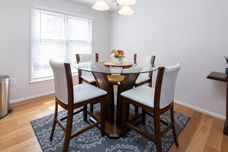 212 W 10th St, Unit 17 in Charlotte, NC - Foto de edificio - Building Photo