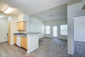 Dakota Arms Apartments in Lubbock, TX - Building Photo - Building Photo