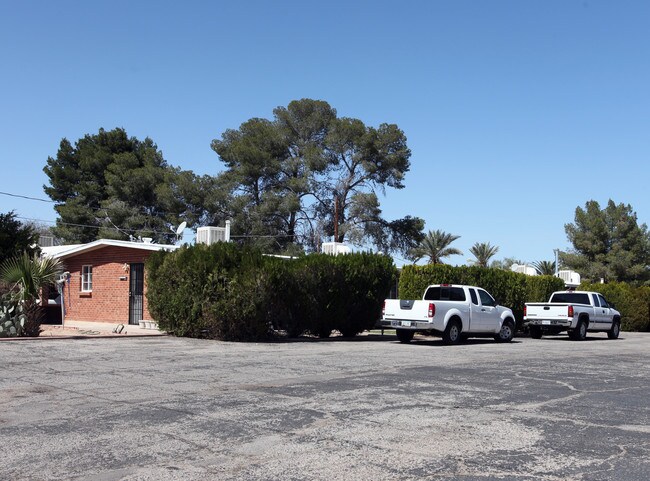 1725-1733 E Hedrick Dr in Tucson, AZ - Foto de edificio - Building Photo