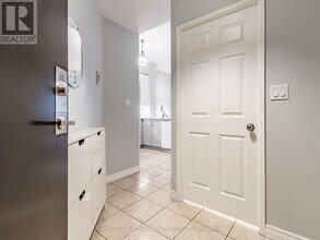 55 Bloor St E in Toronto, ON - Building Photo - Building Photo