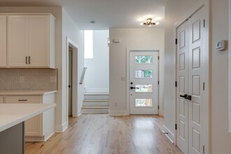 214 Eisenhower Dr in Nashville, TN - Building Photo - Building Photo