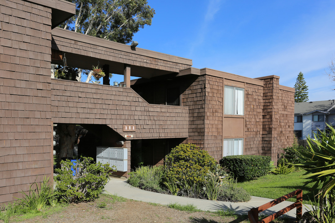 Acacia Apartments in Carlsbad, CA - Building Photo