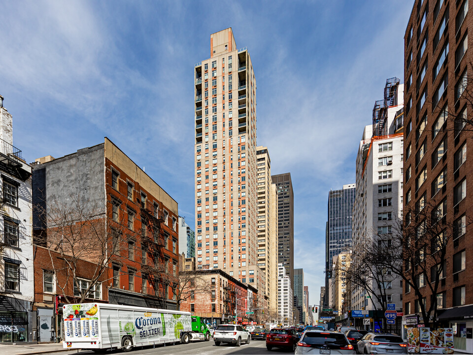 The Aurora in New York, NY - Building Photo