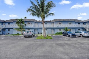 7580 SW 82nd St in Miami, FL - Building Photo