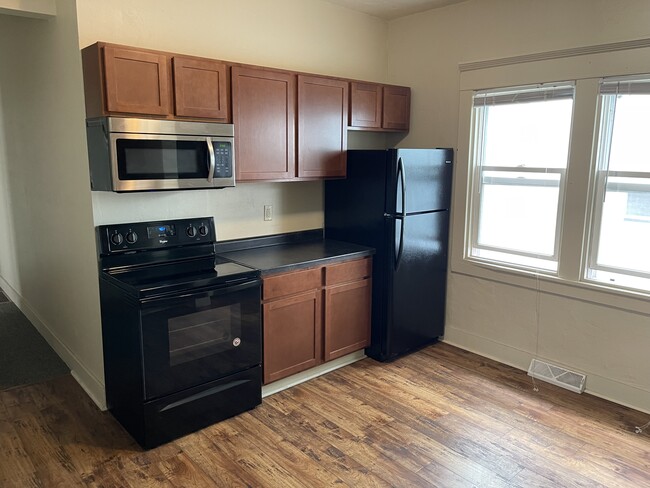 712 W Lincoln Ave in Oshkosh, WI - Foto de edificio - Building Photo