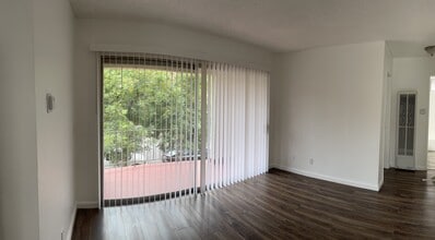***2BED - 1.5 BATH*** Fully Remodeled Unit in Burbank, CA - Building Photo - Building Photo