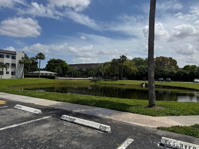 3710 N Pine Island Rd, Unit 122 in Sunrise, FL - Building Photo - Building Photo