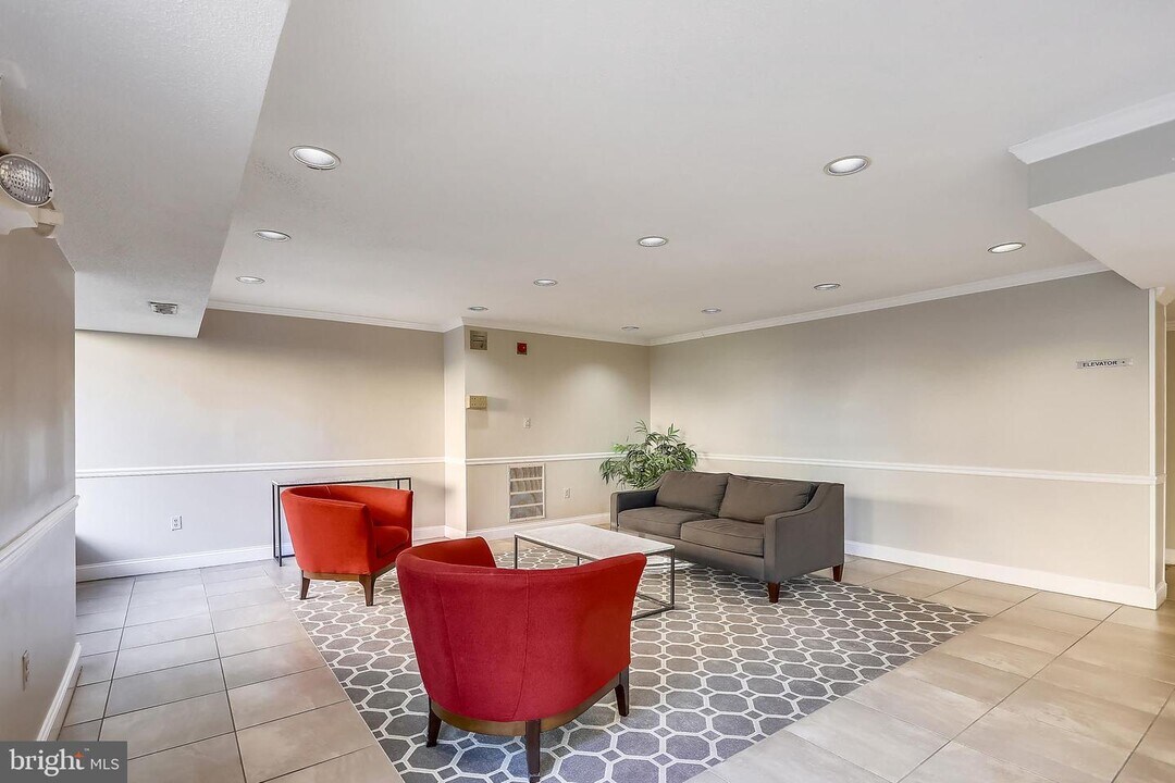 6147 Leesburg Pike-Unit -604 in Falls Church, VA - Building Photo