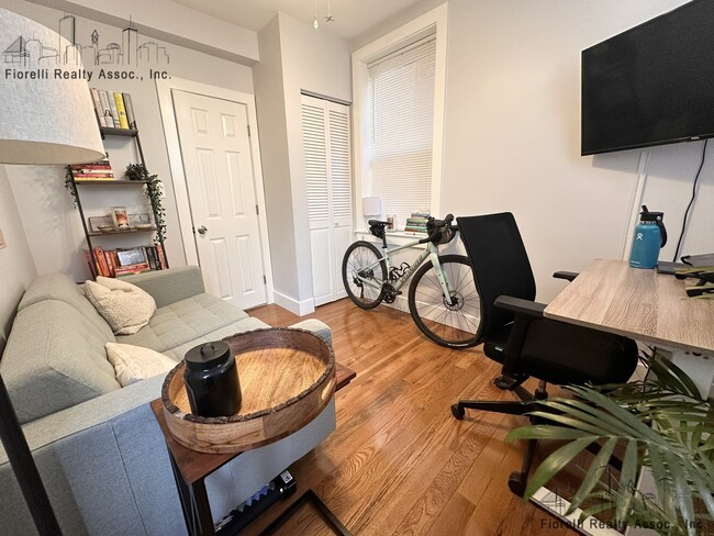 33 Clark St, Unit 33 in Boston, MA - Foto de edificio - Building Photo