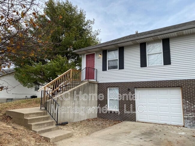 property at 1631 Jackson Ave