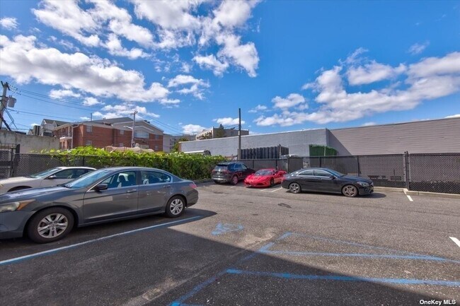 157-161 Post Ave-Unit -202 in Westbury, NY - Building Photo - Building Photo