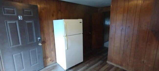 2223 N Water St Ext in Uhrichsville, OH - Building Photo - Building Photo