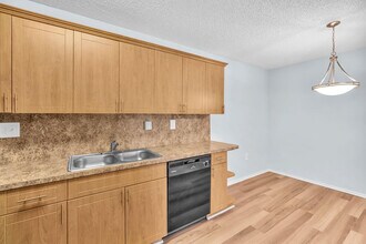 6889 NW 173rd Dr in Hialeah, FL - Building Photo - Building Photo