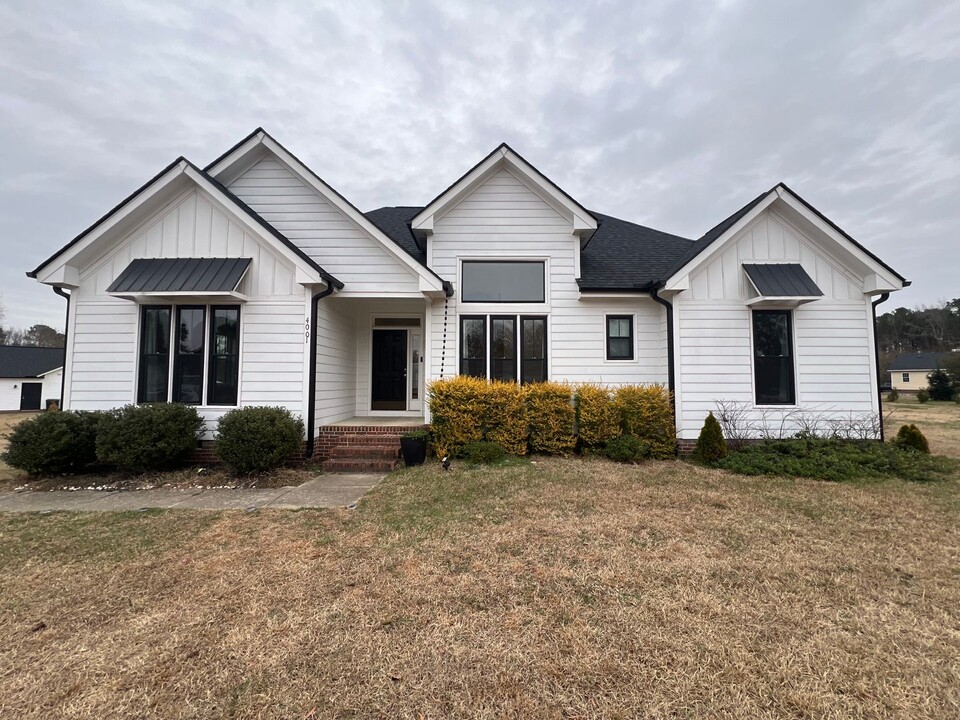 4001 Summerwinds Cir in Clayton, NC - Building Photo