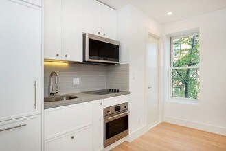 236 W 10th St-Unit -71 in New York, NY - Building Photo - Building Photo