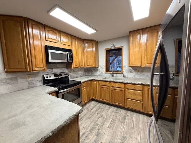 1502 Golden View Dr in Fairbanks, AK - Building Photo - Building Photo