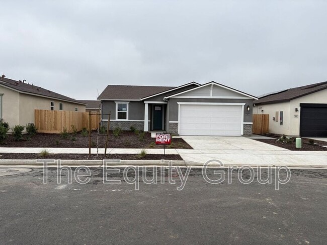 2405 N Fontana St in Visalia, CA - Building Photo - Building Photo