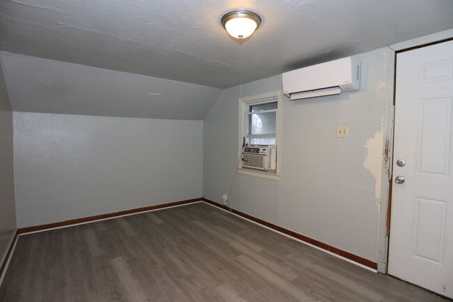 406 Wilson Ave-Unit -Unit 2 in Crawfordsville, IN - Foto de edificio - Building Photo