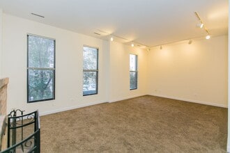 2342 N Clark St in Chicago, IL - Building Photo - Building Photo