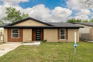 3743 Canada Dr in Dallas, TX - Building Photo
