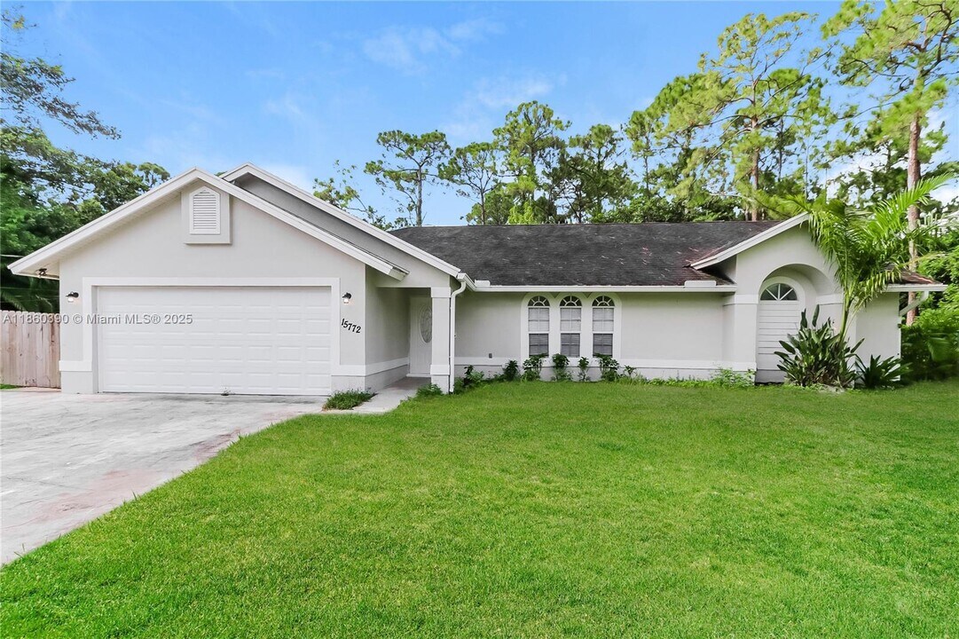 15772 85th Rd N in The Acreage, FL - Building Photo